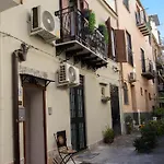 Simo Al Capo In The Old Center Of * Palerme
