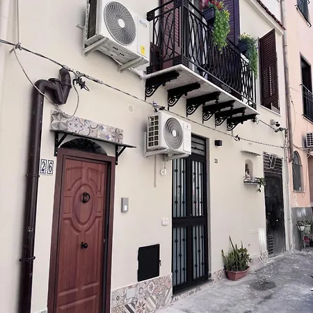Simo Al Capo In The Old Center Of Daire *