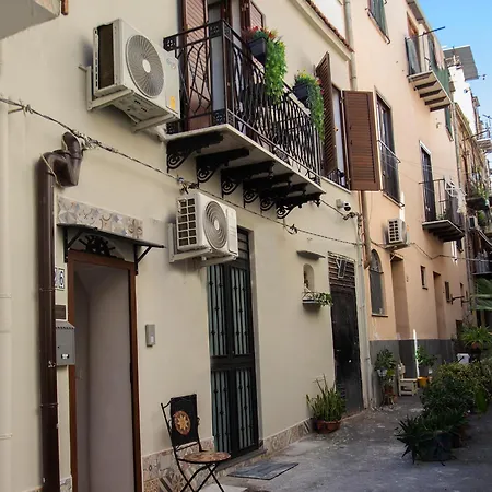 Simo Al Capo In The Old Center Of * Palermo