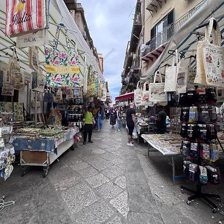 Simo Al Capo In The Old Center Of Palermo